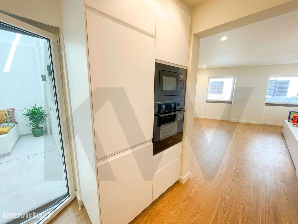 Moradia renovada no centro histórico de Cascais com simpático pátio - Grande imagem: 4/37