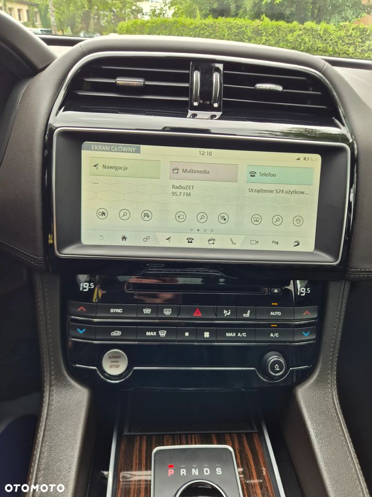 Jaguar F-Pace 2.0 i4D AWD Prestige - 17