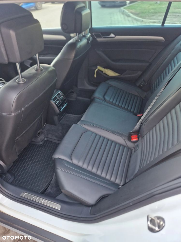 Volkswagen Passat - 16