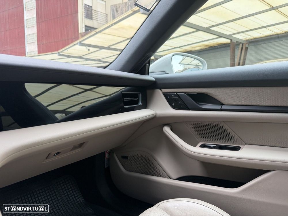 Porsche Taycan Cross Turismo 4 - 45