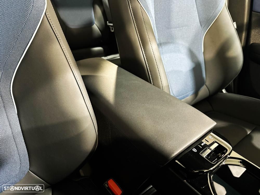 Volvo EX30 Single Motor Extended Range RWD Plus - 35