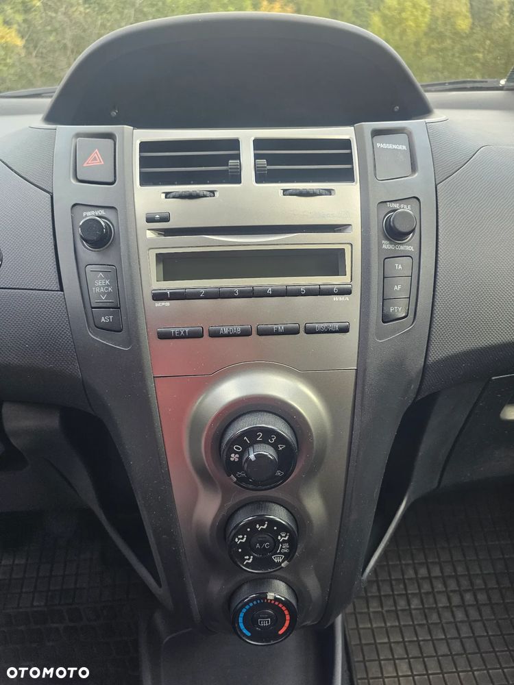 Toyota Yaris - 8