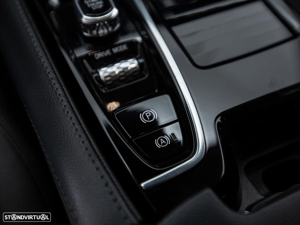 Volvo V60 2.0 T8 AWD TE Momentum Plus - 23