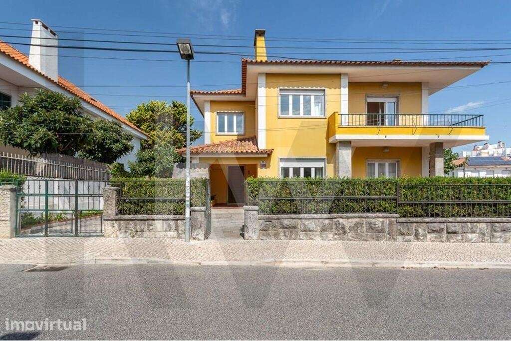 Moradia T4 em Linda a Velha, com jardim, em zona muito sossegada. - Grande imagem: 4/60