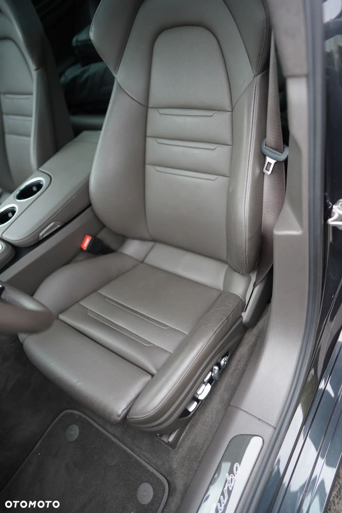 Porsche Panamera Turbo - 17