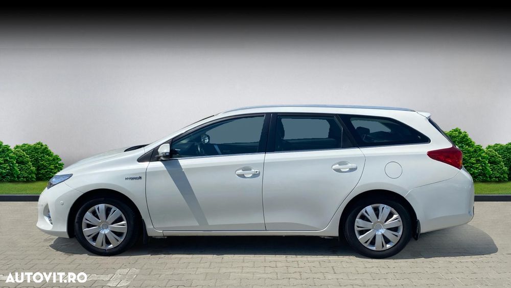Toyota Auris 1.8 L VVT-i HSD Sol - 2