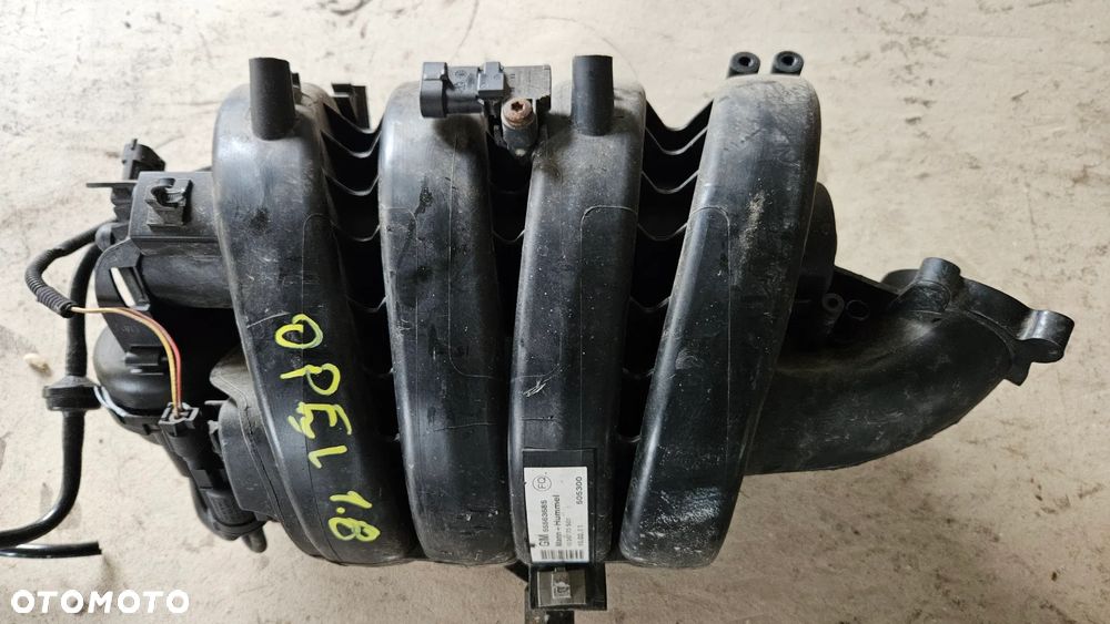 Opel Insignia Astra Zafira 1.8 16V Kolektor ssący  55561867  55563685