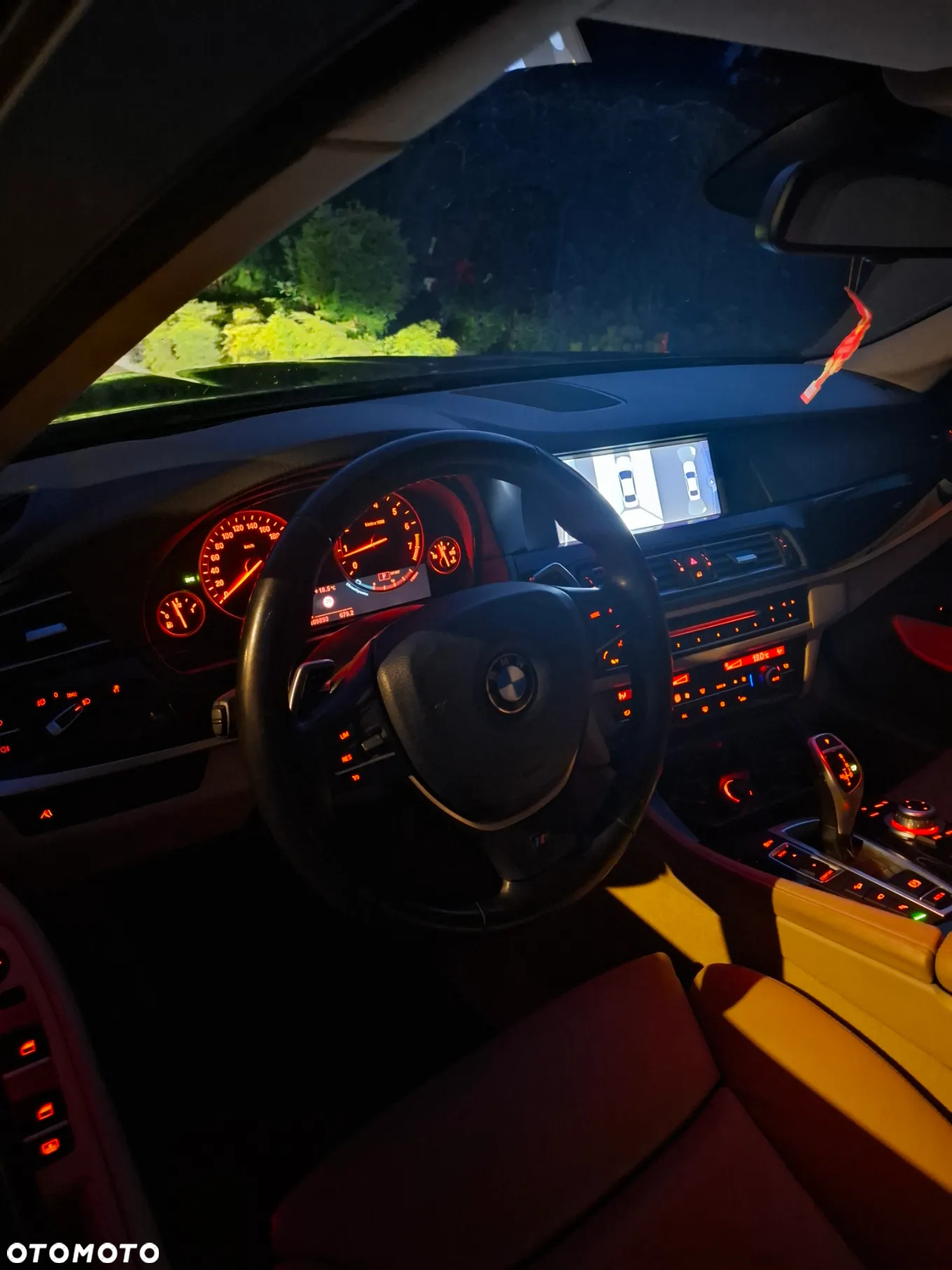 BMW Seria 5 550i - 12