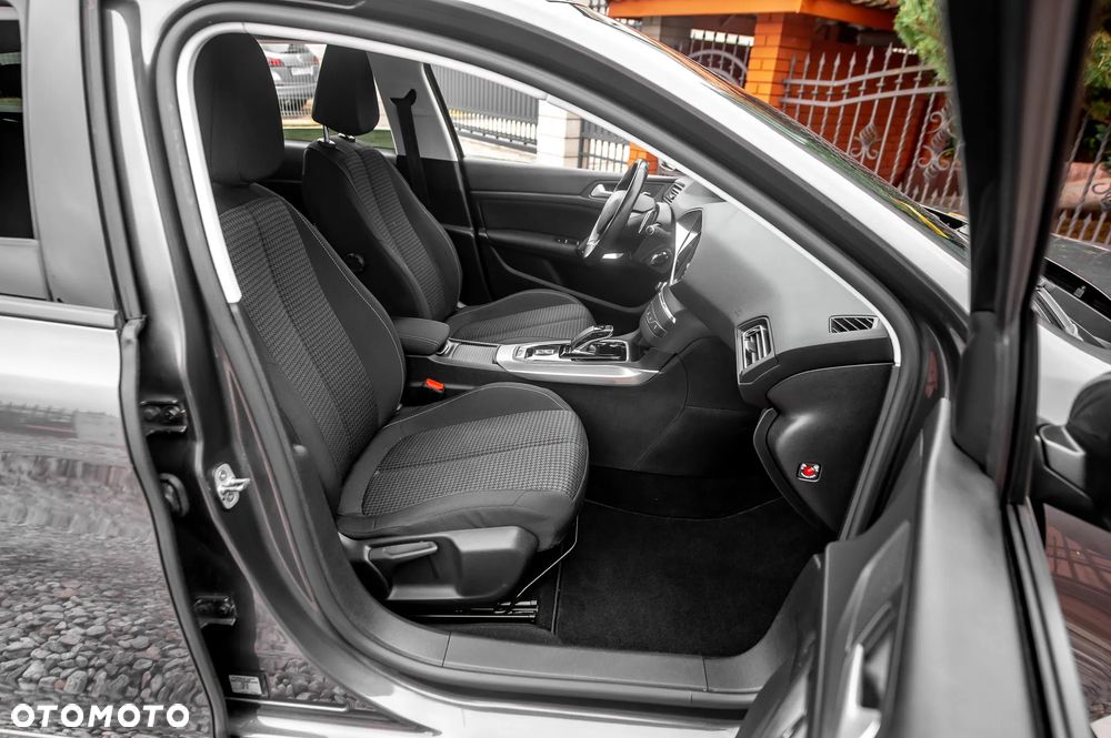 Peugeot 308 BlueHDi 130 EAT8 Allure - 21