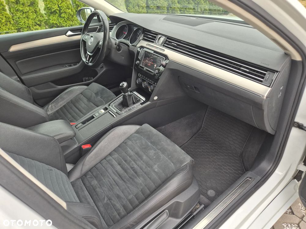Volkswagen Passat 2.0 TDI SCR (BlueMotion Technology) 4Motion Highline - 16