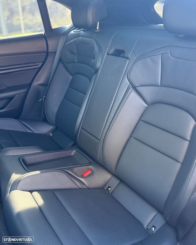 Porsche Taycan Cross Turismo 4 - 16