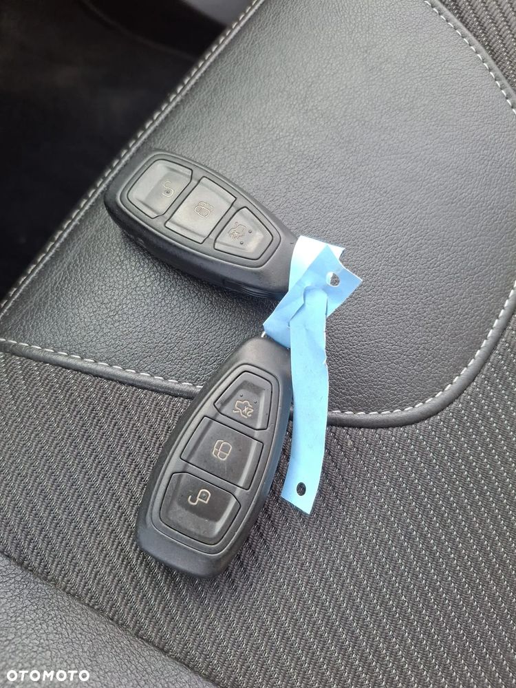 Ford Kuga 1.6 EcoBoost 2x4 Titanium - 25