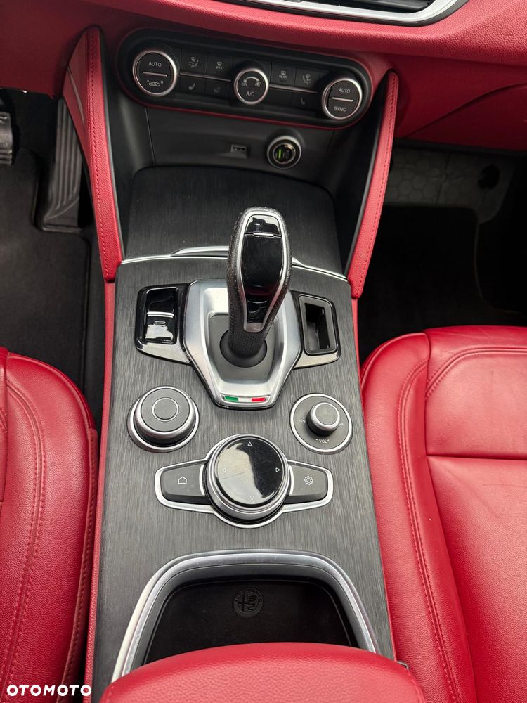 Alfa Romeo Stelvio 2.0 Turbo 16V AT8-Q4 Sprint - 24