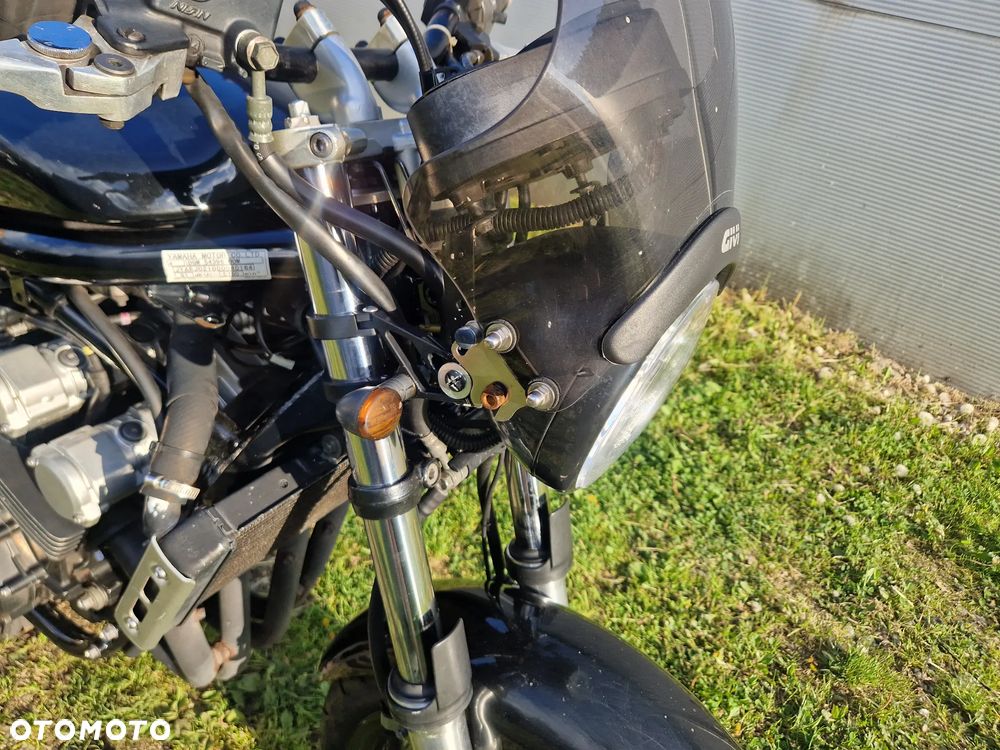 Yamaha FZS - 12