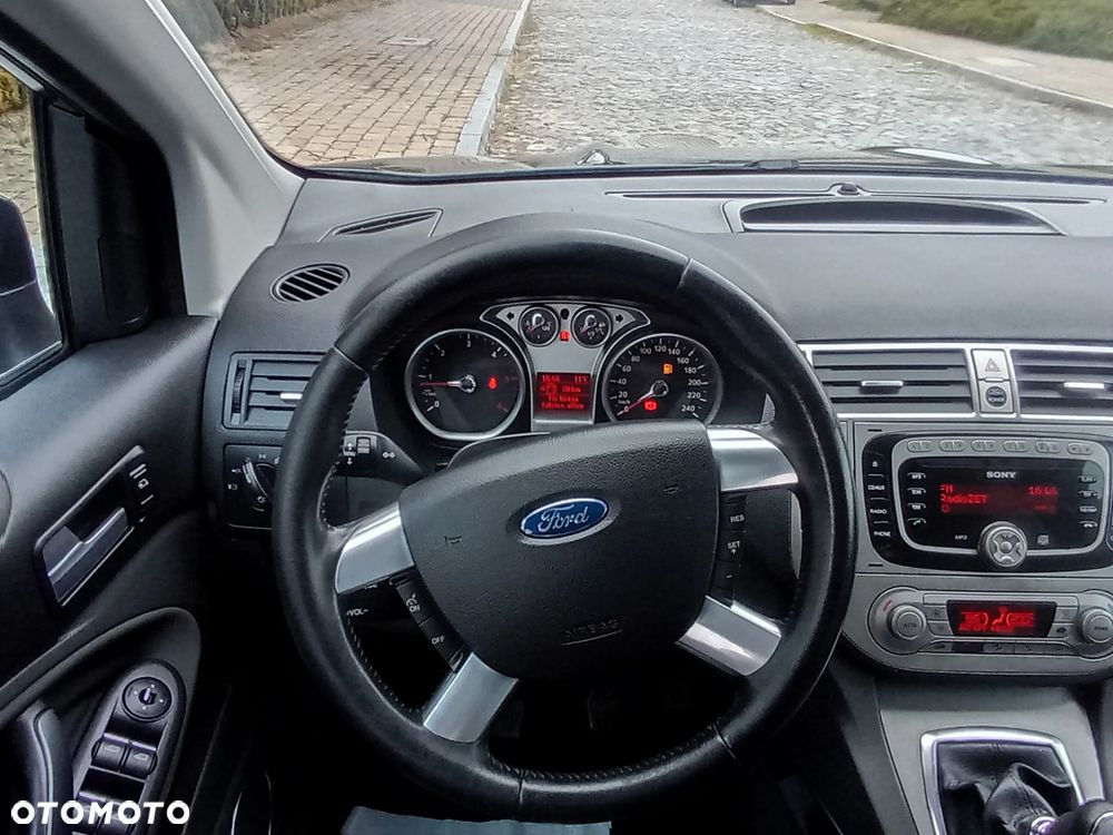 Ford Kuga 2.0 TDCi 2x4 Titanium - 26