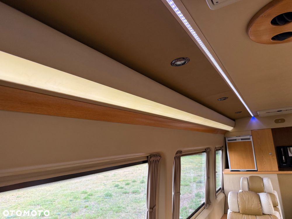 Mercedes-Benz Sprinter - 22