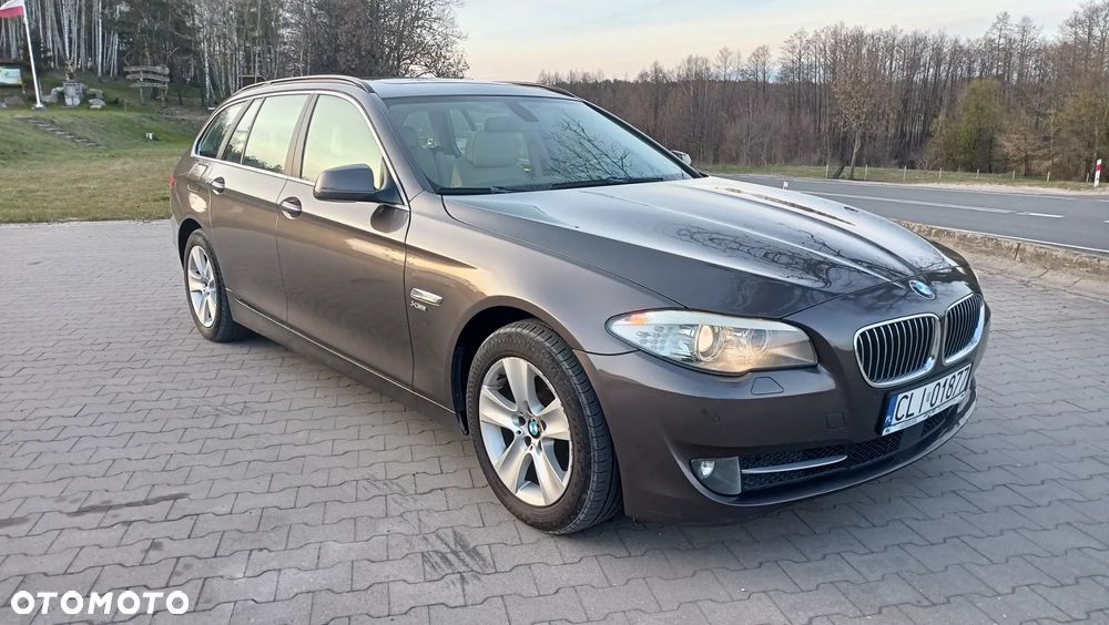 BMW Seria 5 525d xDrive Luxury Line - 1