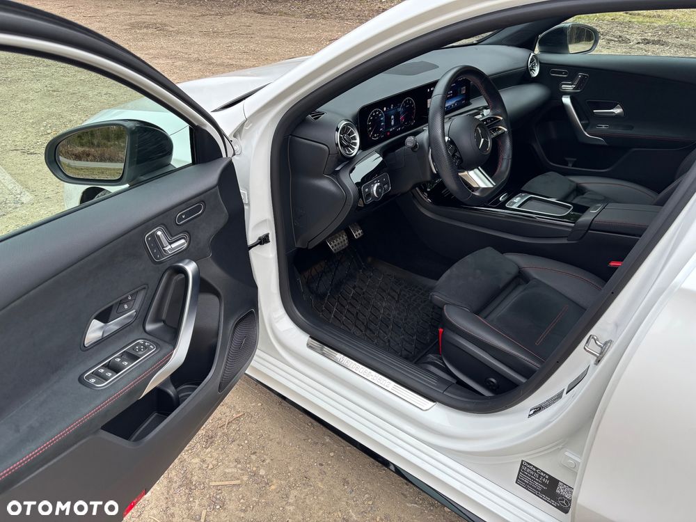Mercedes-Benz Klasa A 220 4-Matic AMG Line 7G-DCT - 12