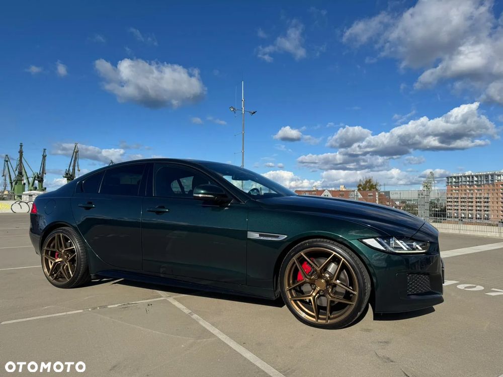 Jaguar XE - 12