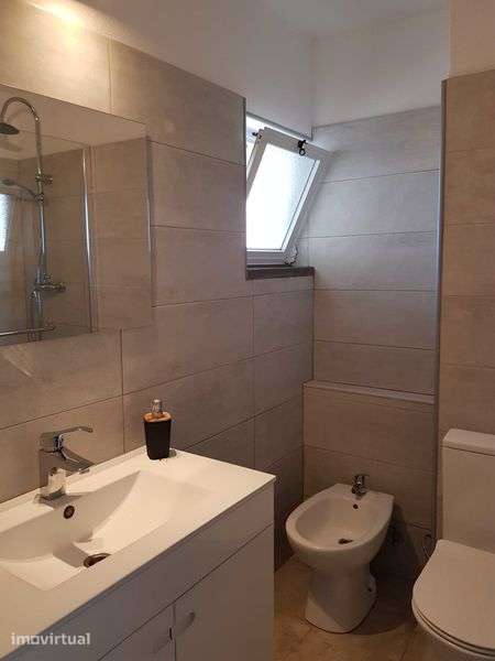 Vendo Apt T2 remodelado com vista Rio Alhos Vedros - Grande imagem: 5/12