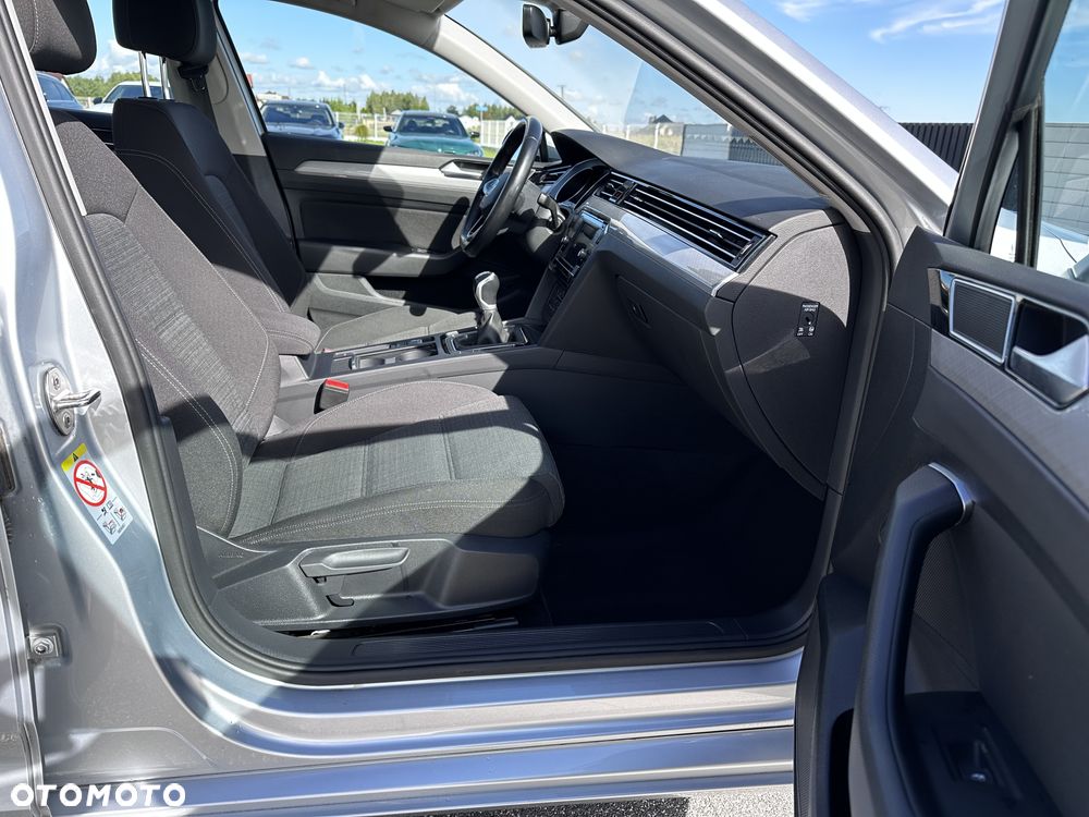 Volkswagen Passat - 17