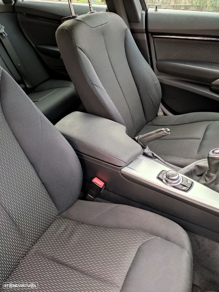 BMW 318 Gran Turismo d Sport Line - 12