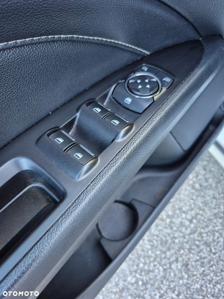 Ford Fusion - 8