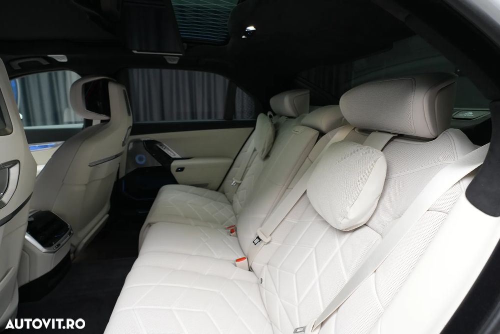 BMW Seria 7 740d xDrive MHEV - 23