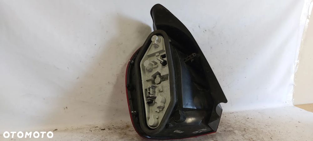 .  TYL TYLNA LAMPA PRAWA RENAULT GRAND MODUS - 3