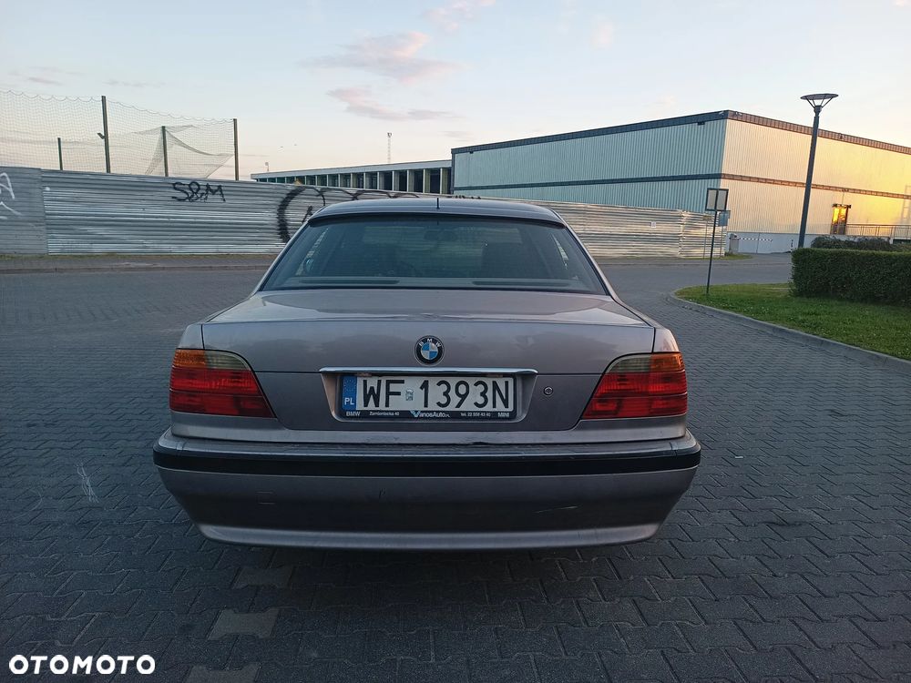 BMW Seria 7 740i V8 - 6