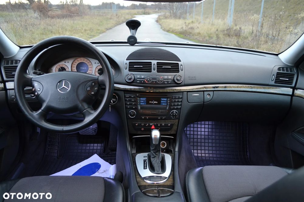 Mercedes-Benz Klasa E 240 4Matic Avantgarde - 17
