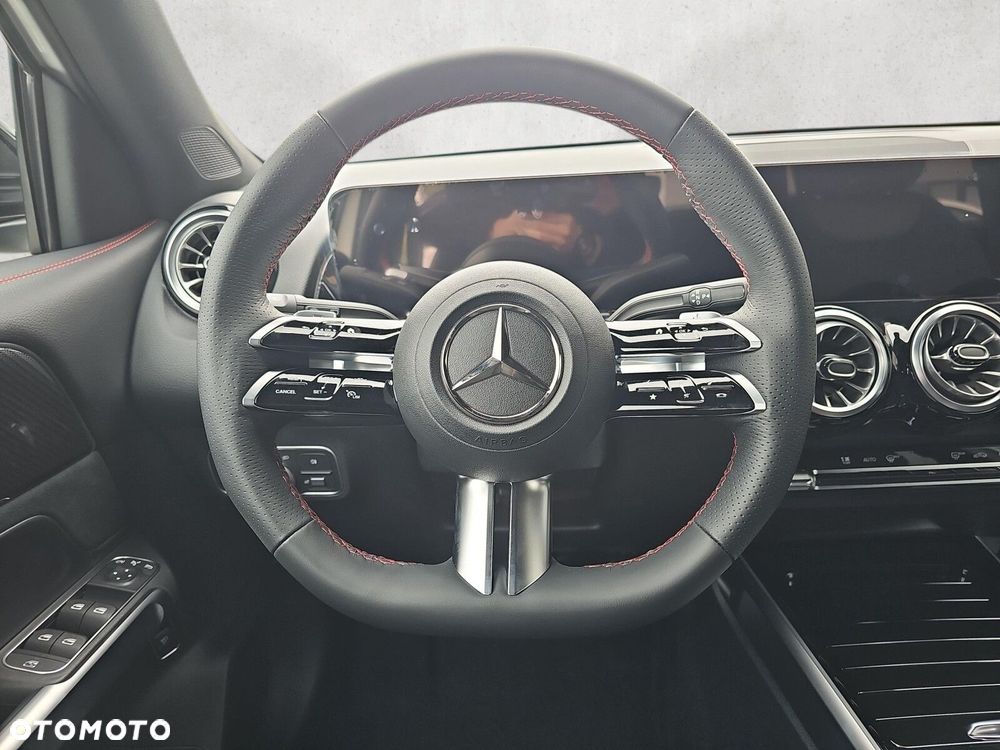 Mercedes-Benz GLB - 14