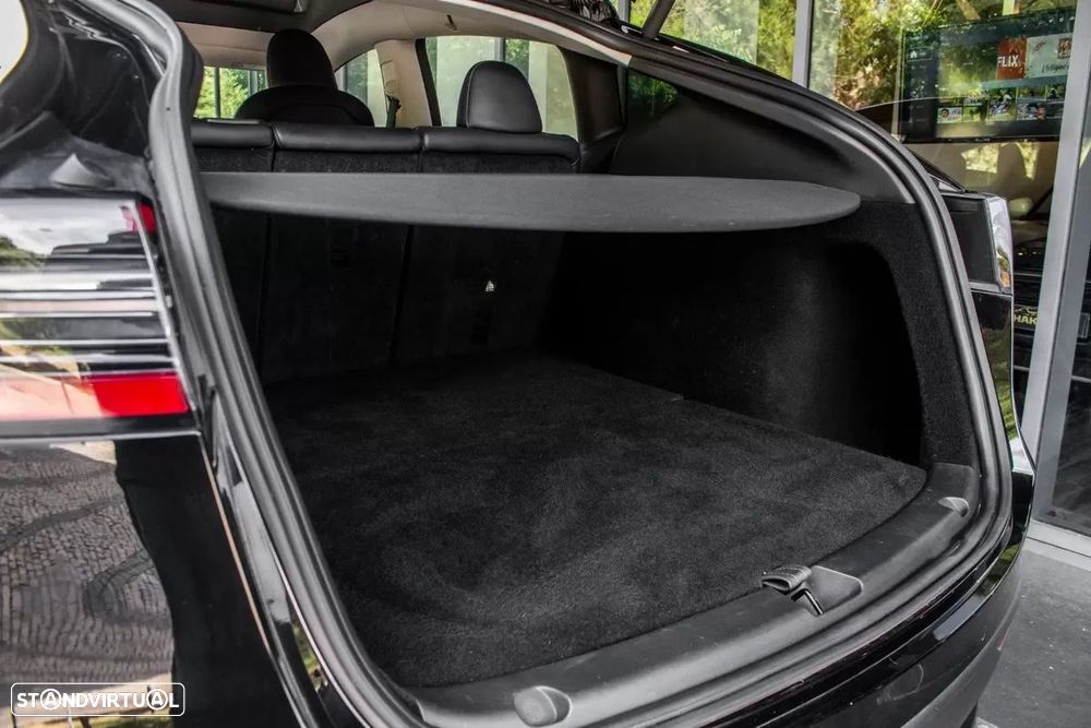 Tesla Model Y - 23