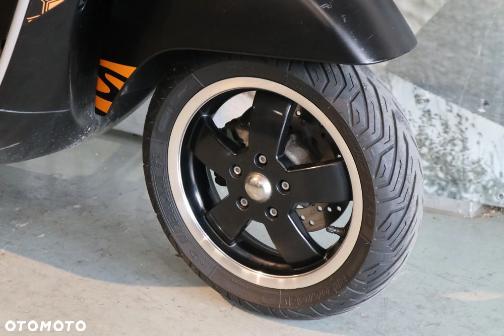 Piaggio Vespa - 2