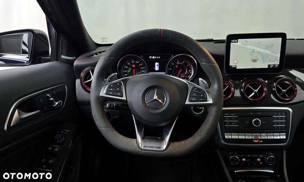 Mercedes-Benz GLA - 11