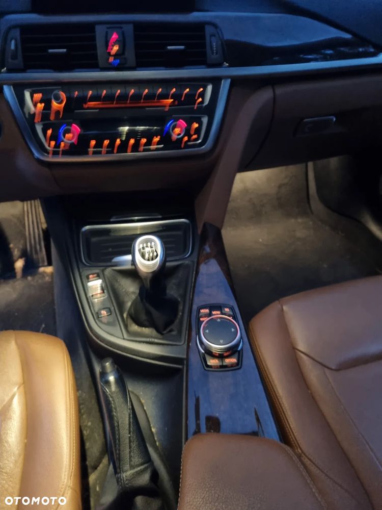 BMW 3GT 320d Luxury Line - 9