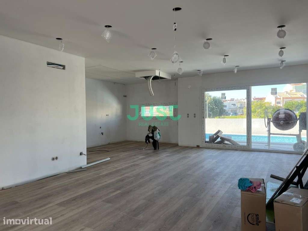 Moradia charneca da Caparica - t4 com margem e piscina quase pronta - Grande imagem: 2/21