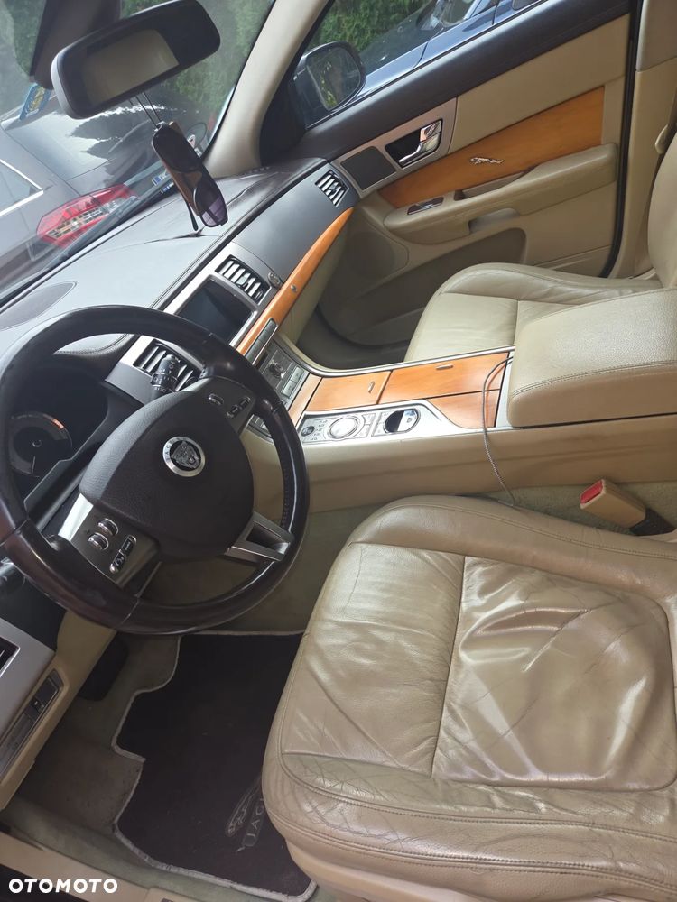 Jaguar XF 3.0 V6 D Luxury - 10