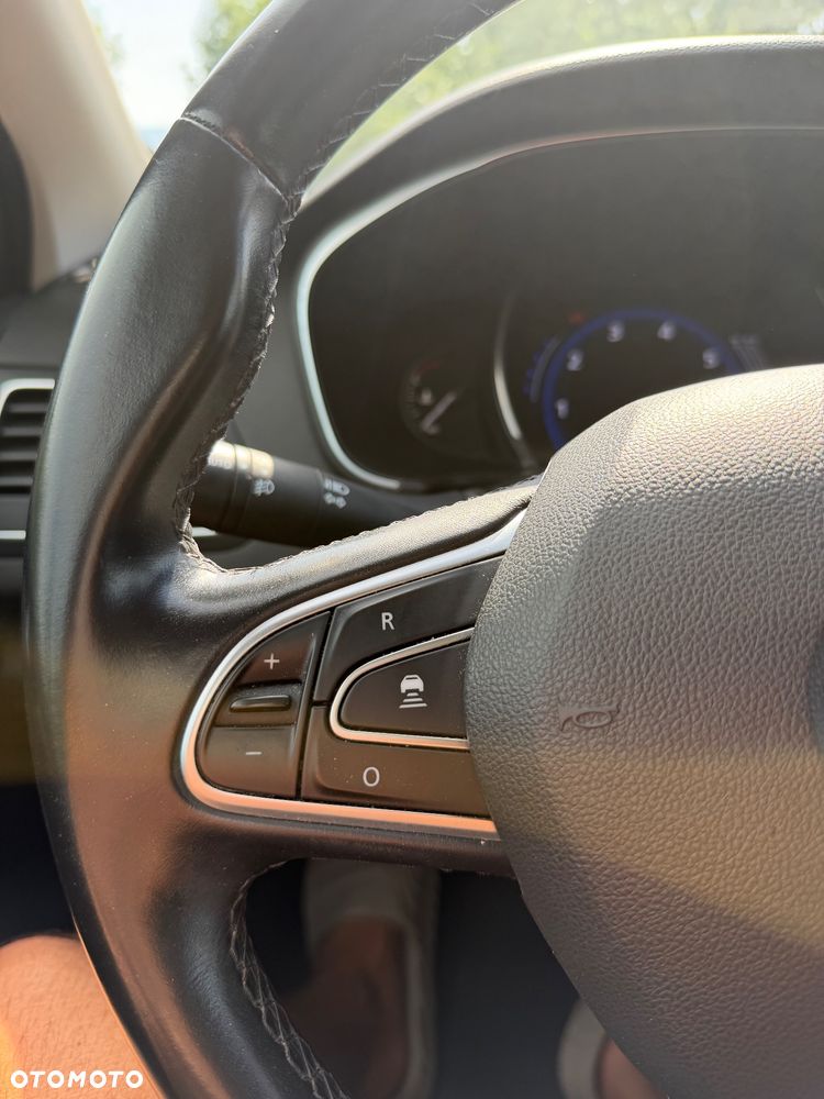 Renault Megane ENERGY TCe 140 EDC BOSE EDITION - 11