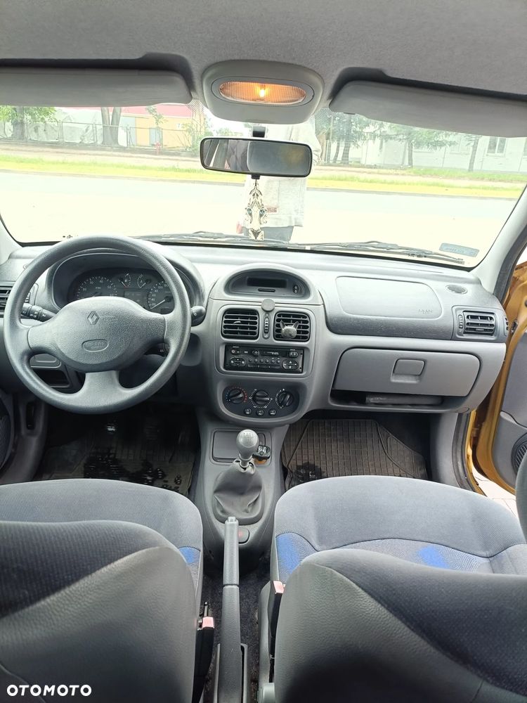 Renault Clio - 9
