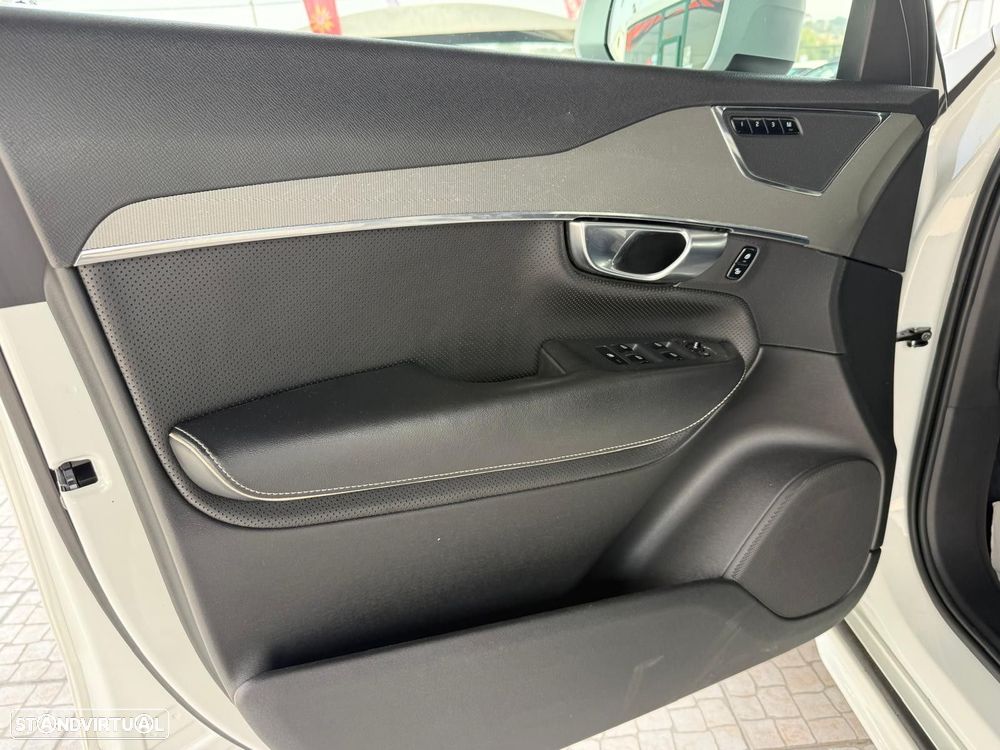 Volvo XC 90 2.0 D4 R-Design - 11