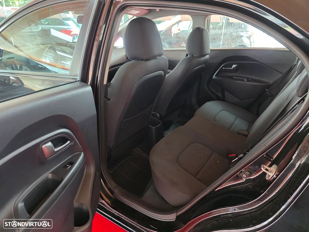 Kia Rio 1.1 CRDi - 23