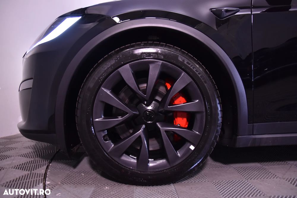 Tesla Model X - 14