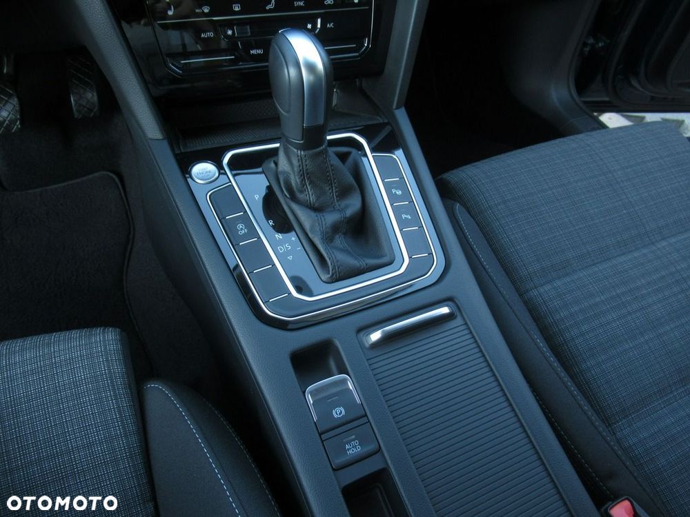 Volkswagen Passat - 16