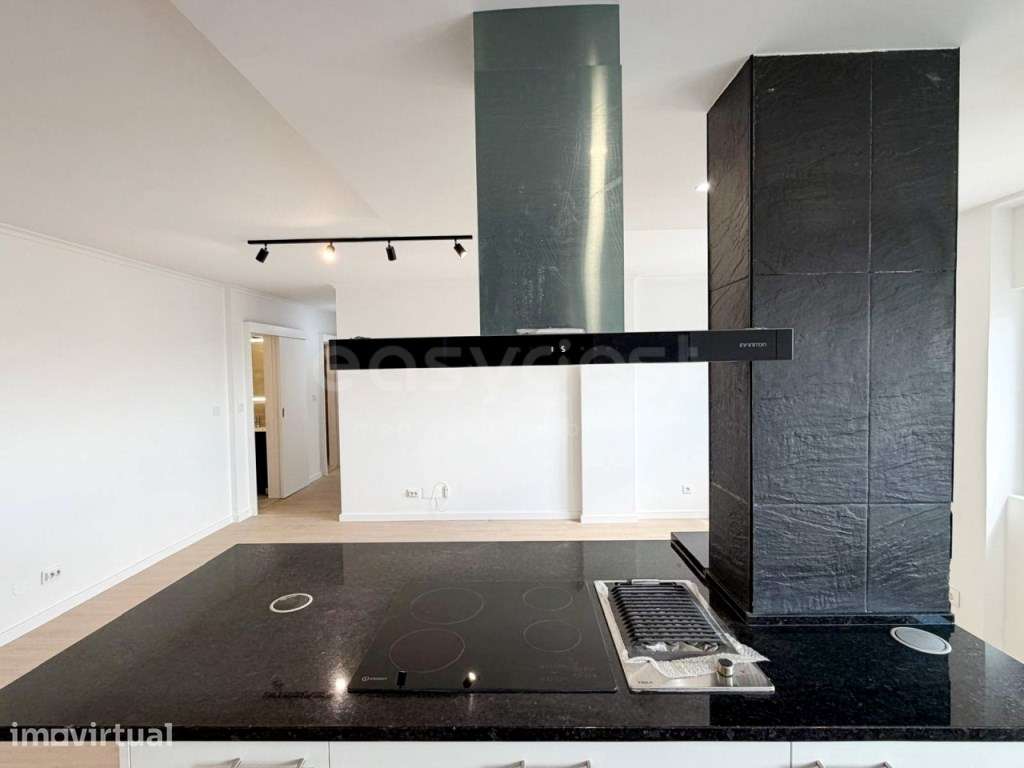 Apartamento T3 Totalmente Renovado, no Monte da Caparica - Grande imagem: 3/25