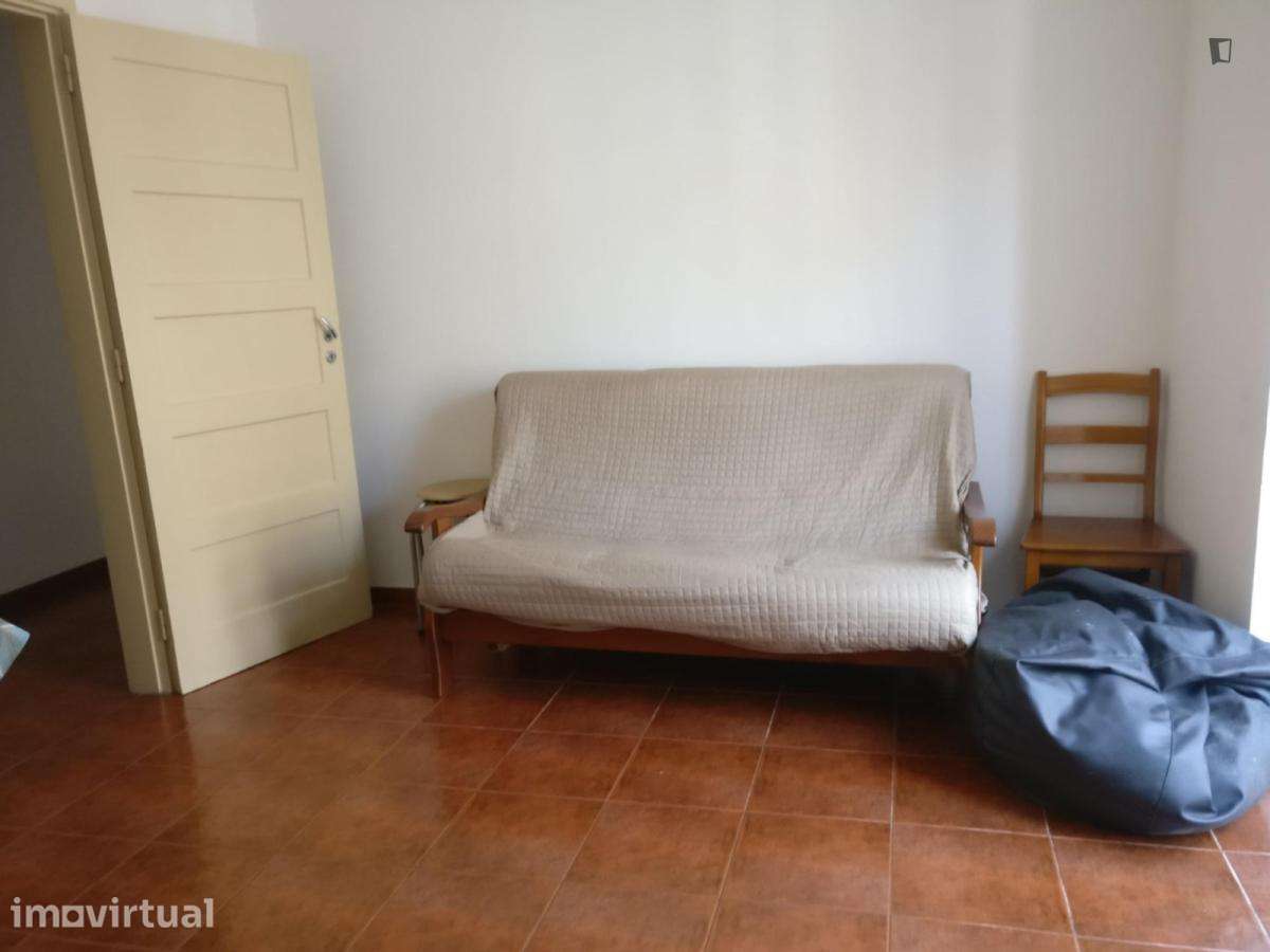 Quarto - localizado em Montes Claros Coimbra - Grande imagem: 3/18