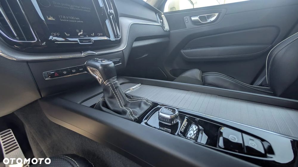 Volvo XC 60 T6 AWD R-Design - 7