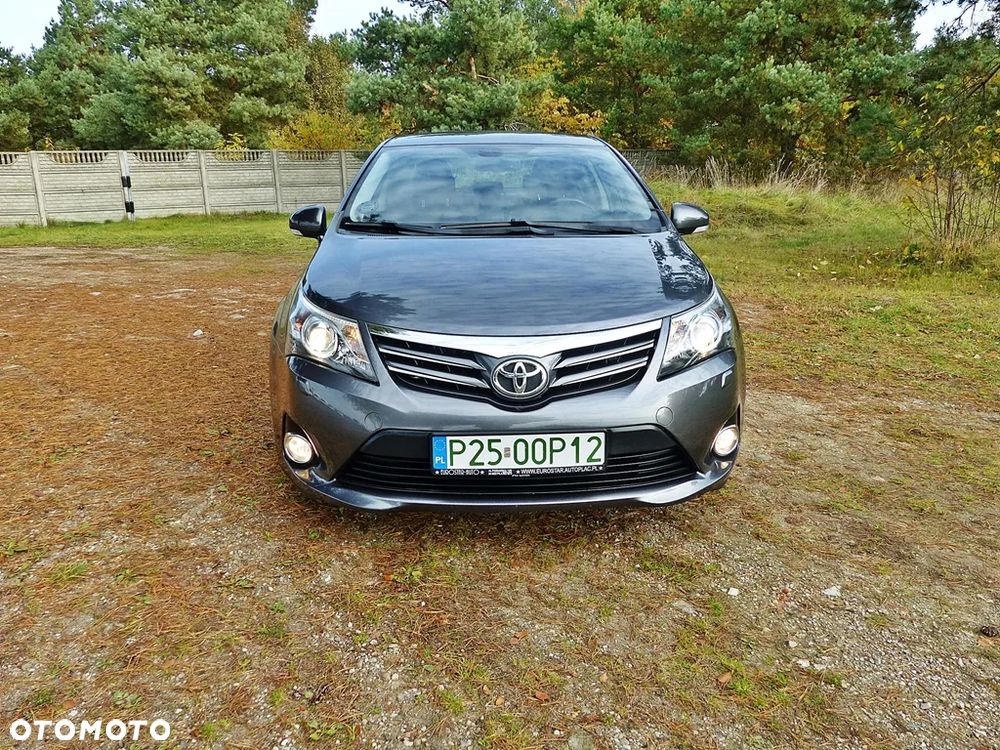 Toyota Avensis 2013 photo 2