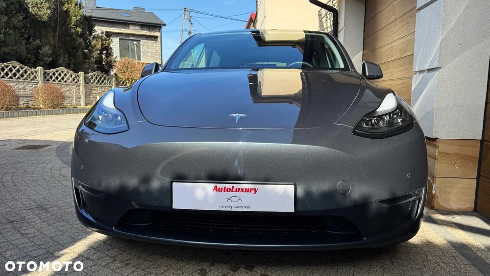 Tesla Y Long Range AWD - 16