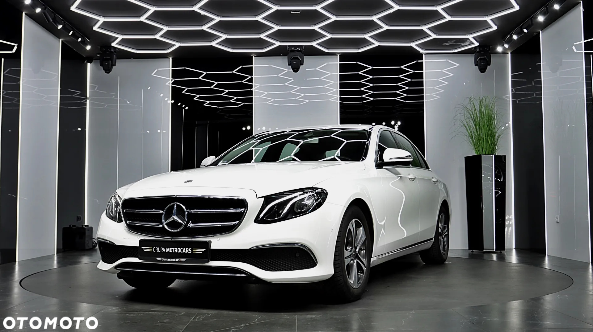 Mercedes-Benz Klasa E 220 d 9G-TRONIC - 2